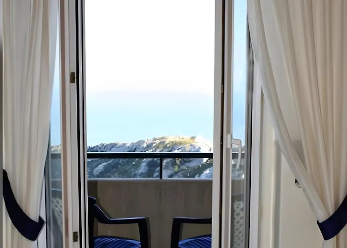 ベッド・アンド・ブレックファスト Santangelo 3*